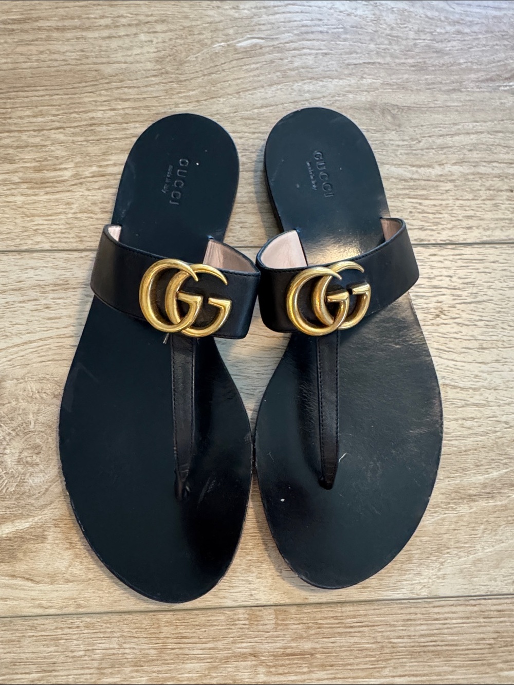 Gucci- Double G Logo Leather Flip Flops